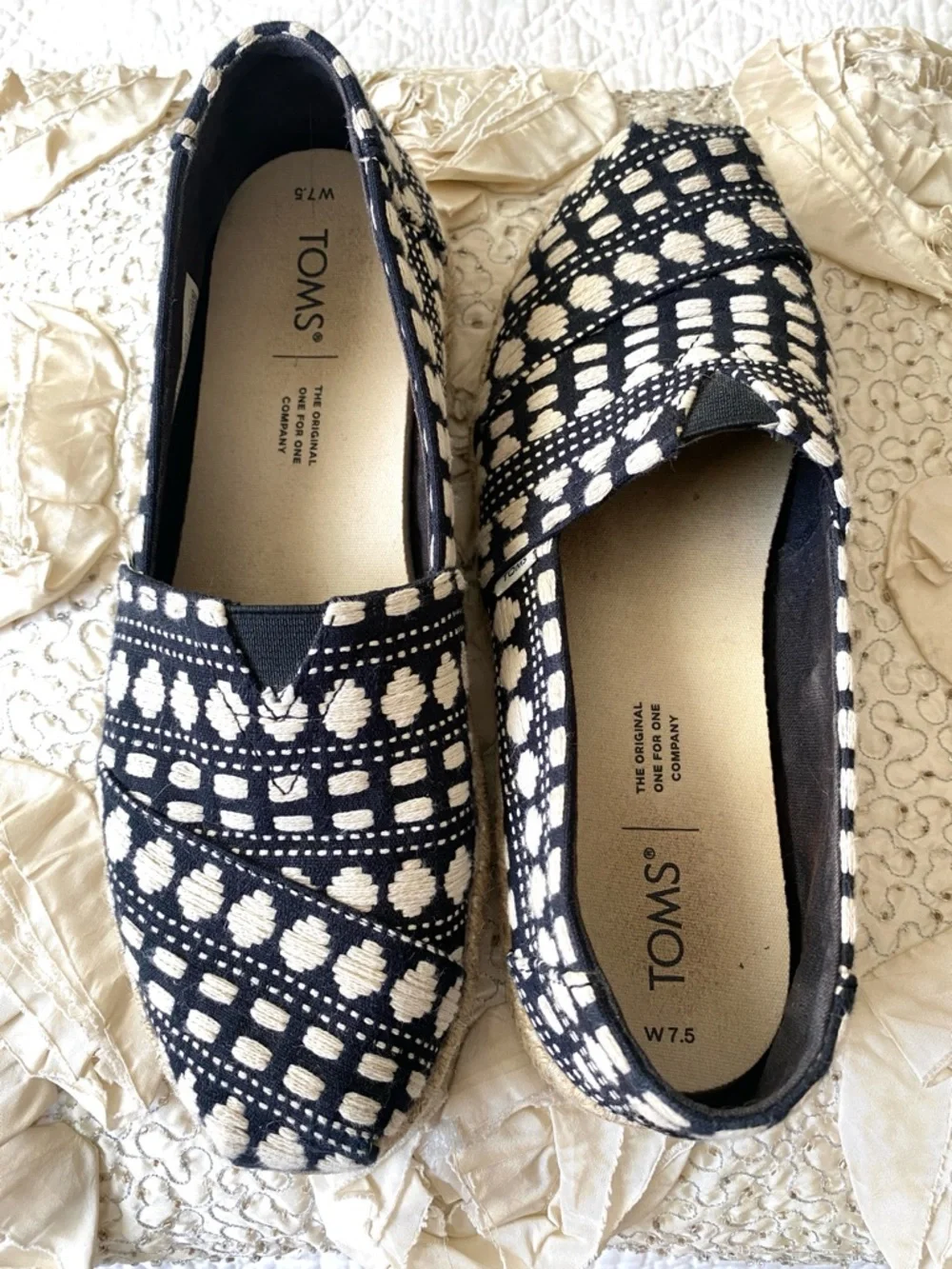 TOMS Black And White Patterned Slip On Casual Summer Espadrilles Size 7.5